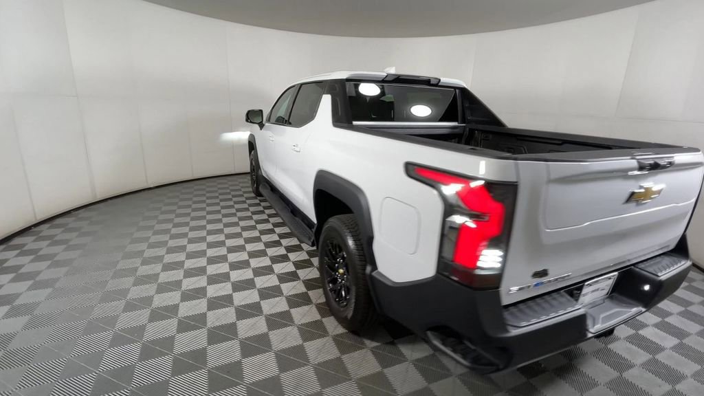 New 2025 Chevrolet Silverado EV LT image 10