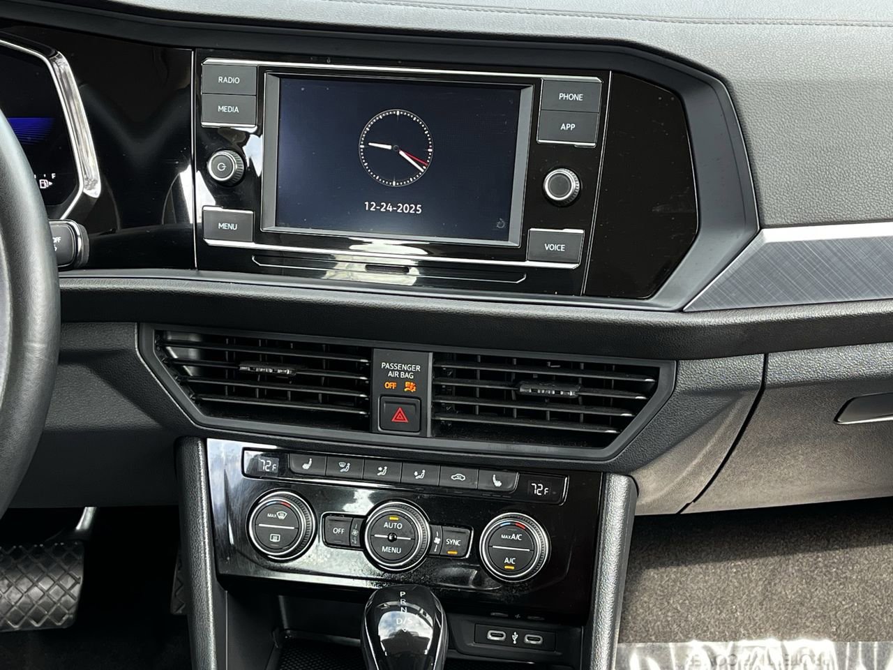 Used 2024 Volkswagen Jetta SE image 15