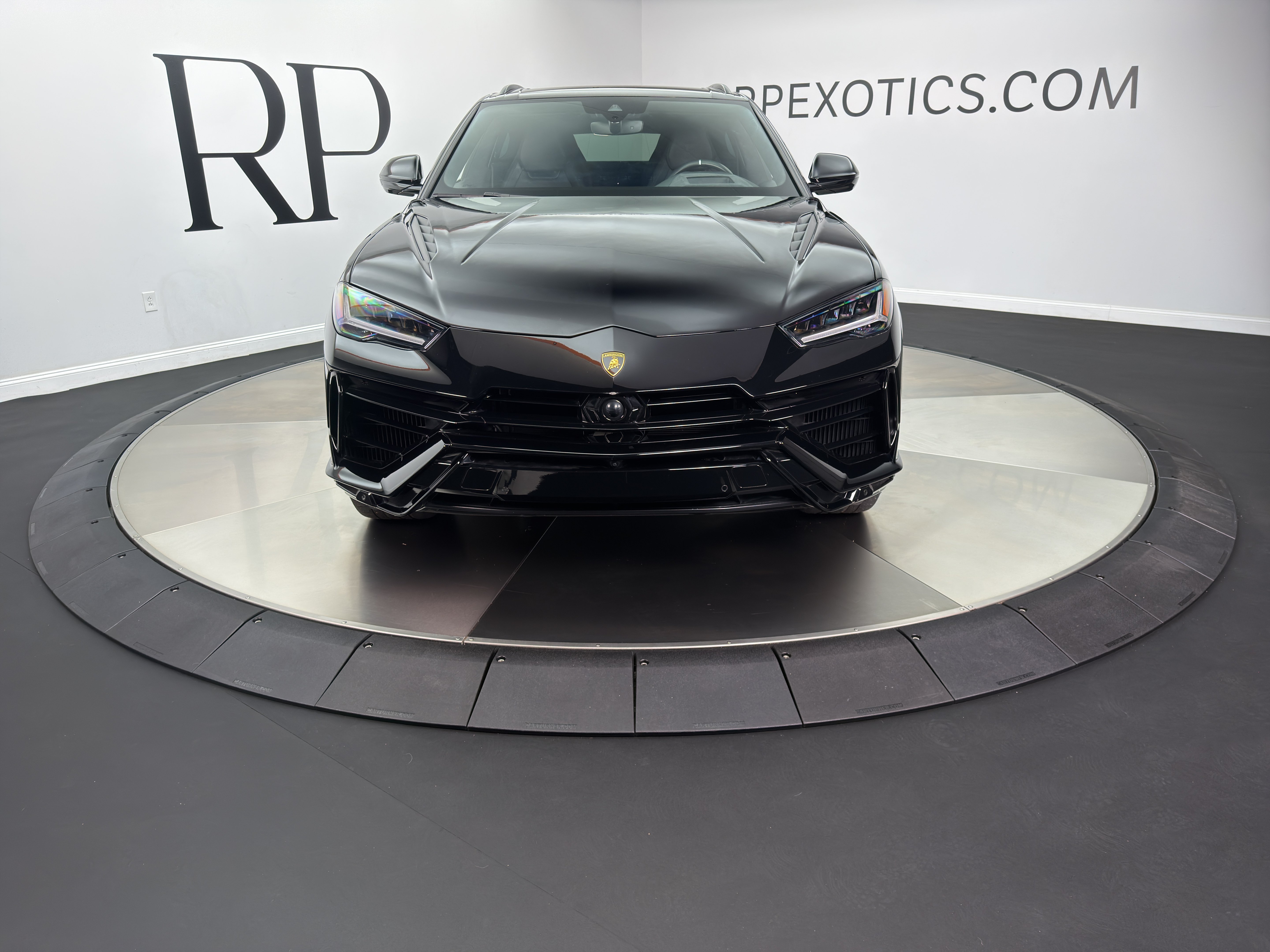 Used 2023 Lamborghini Urus S AWD/4WD image 2