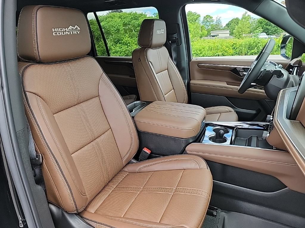 New 2026 Chevrolet Suburban High Country AWD/4WD image 12