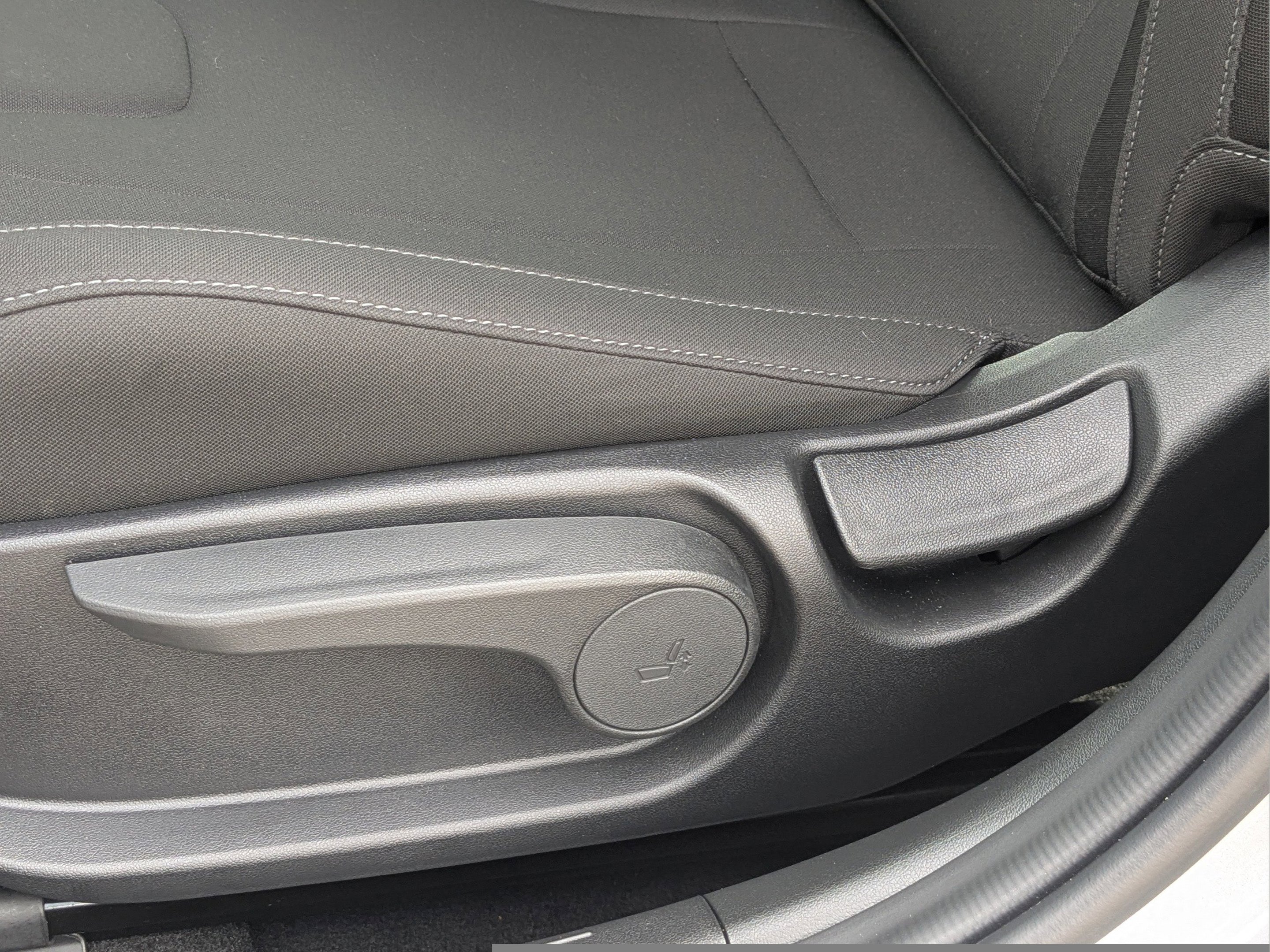 Used 2025 Hyundai Elantra Hybrid FWD image 16