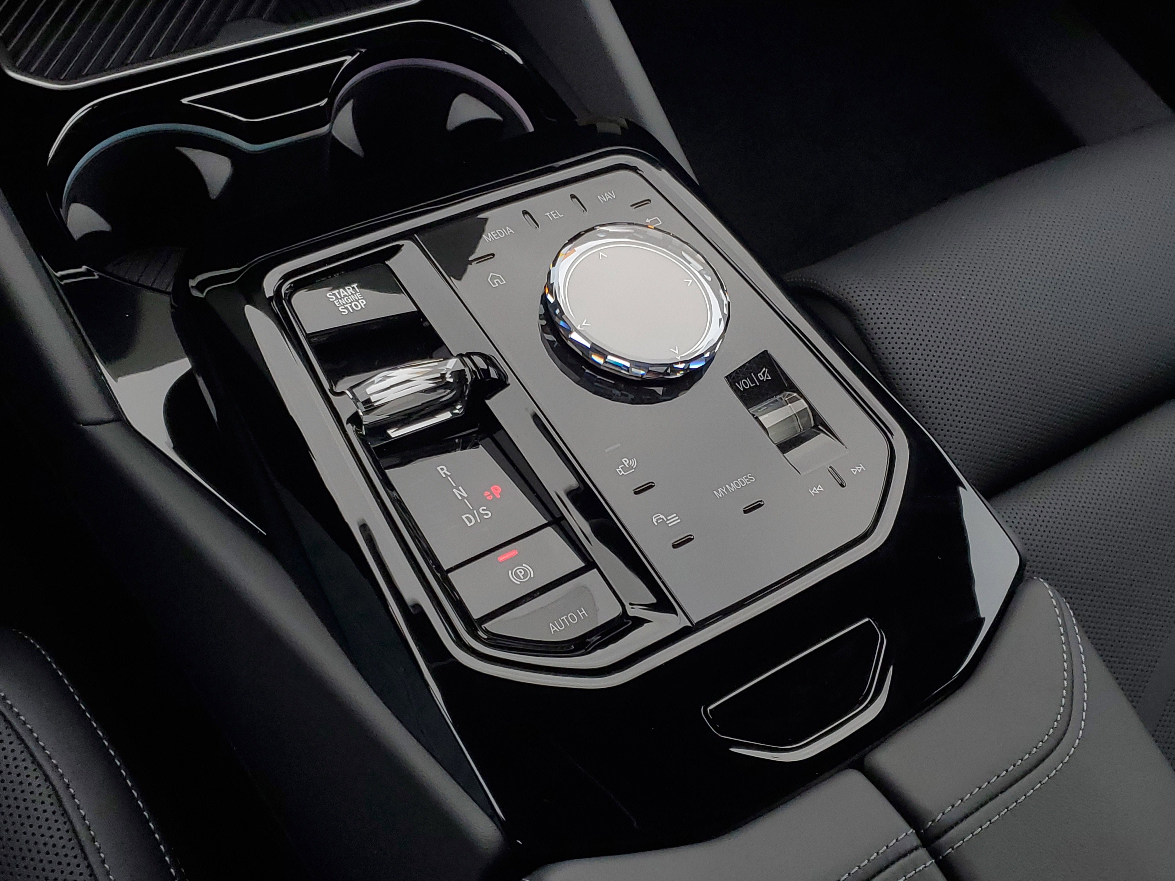 New 2026 BMW 550e xDrive w/ Executive Package image 19