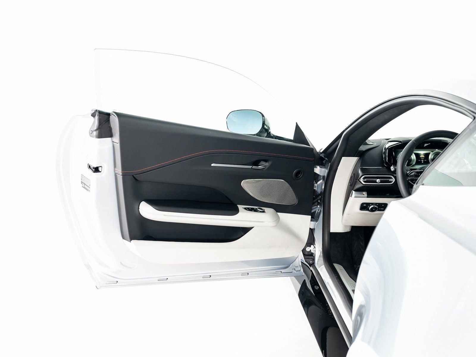 Used 2025 Aston Martin V8 Vantage Coupe RWD image 10