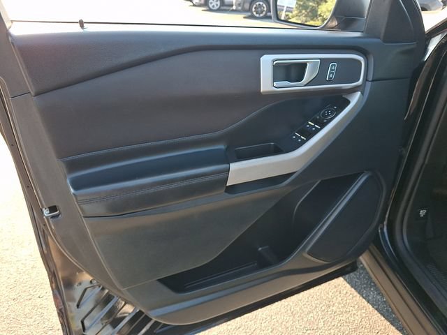 Used 2020 Ford Explorer XLT w/ Comfort Package RWD image 12