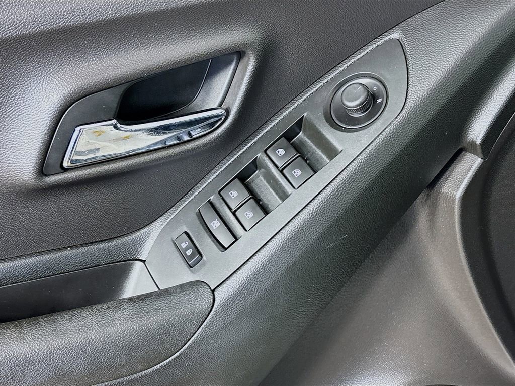 Used 2016 Chevrolet Trax LTZ image 19