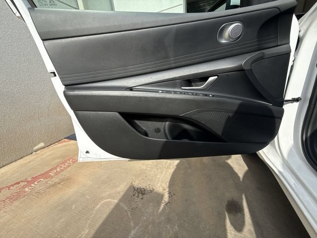Used 2024 Hyundai Elantra SEL FWD image 13