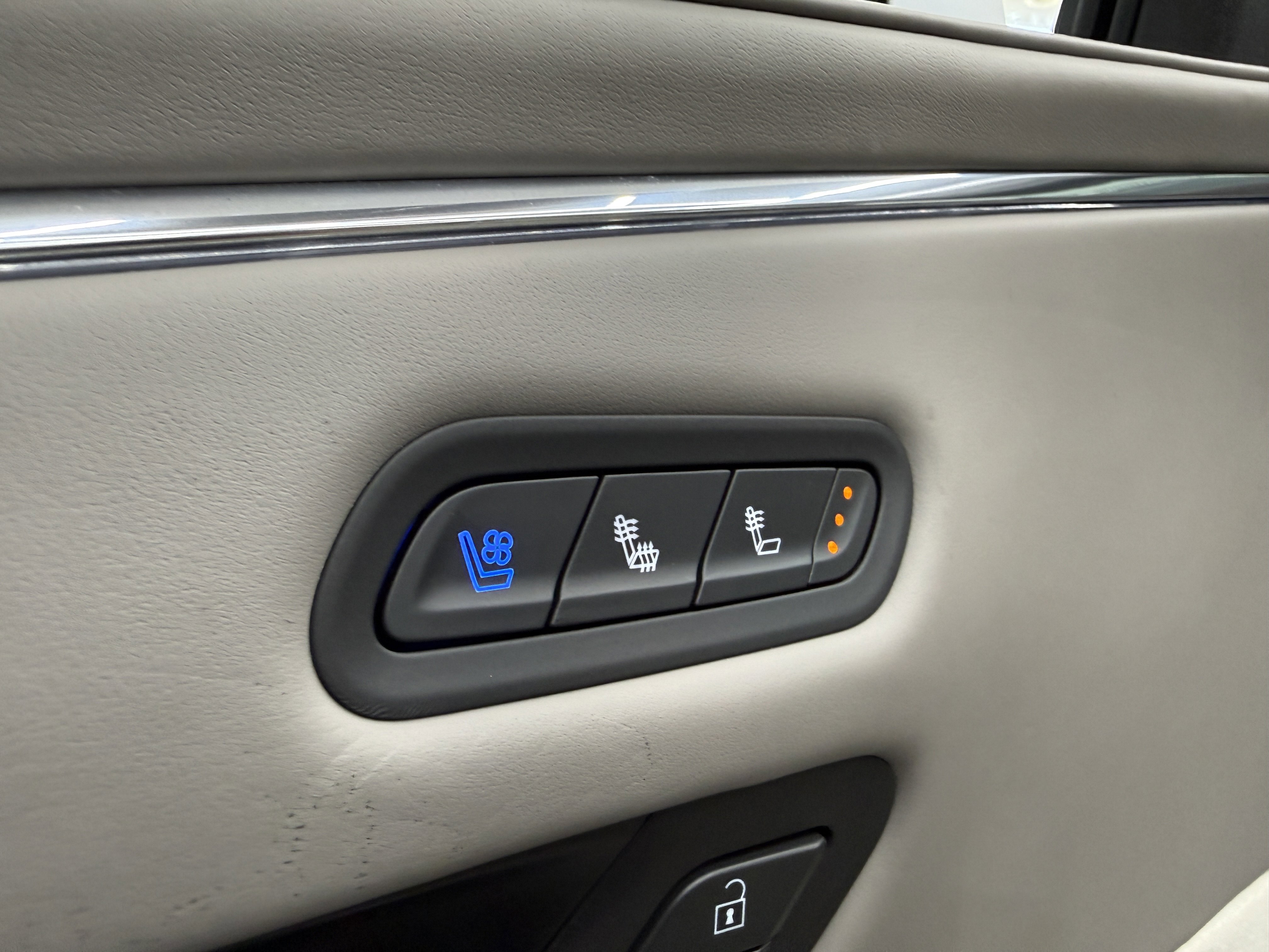 Used 2023 Cadillac Escalade Premium Luxury Platinum AWD/4WD image 11