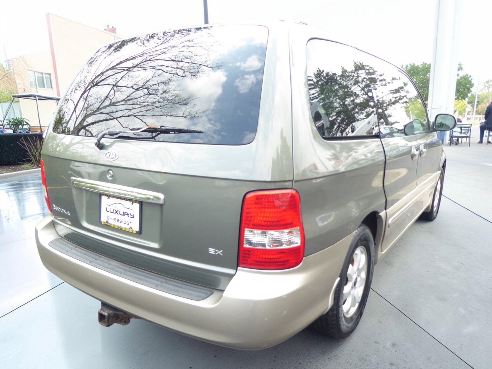Used 2004 Kia Sedona LX image 11