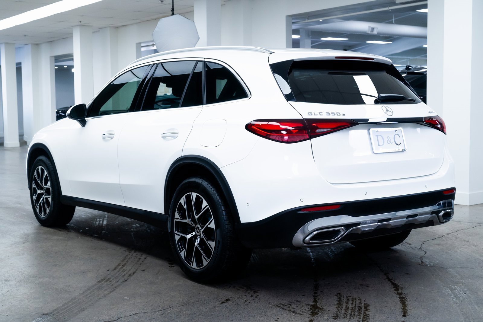 Used 2025 Mercedes-Benz GLC 350e 4MATIC image 4