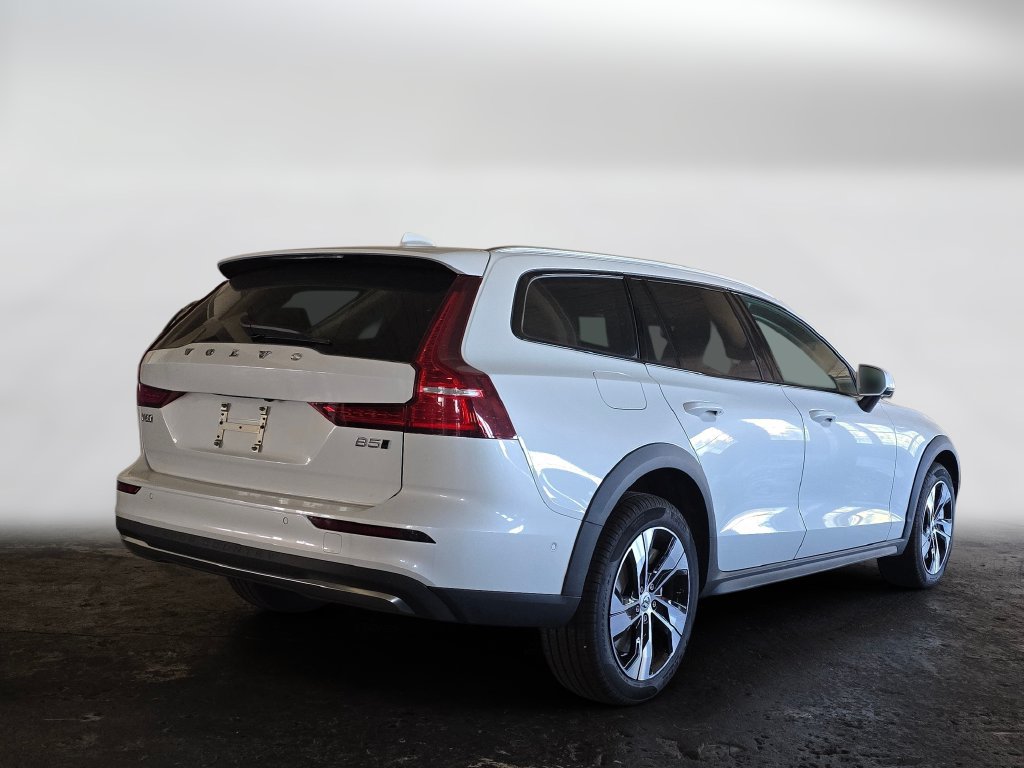 New 2026 Volvo V60 B5 Cross Country Plus AWD/4WD image 5