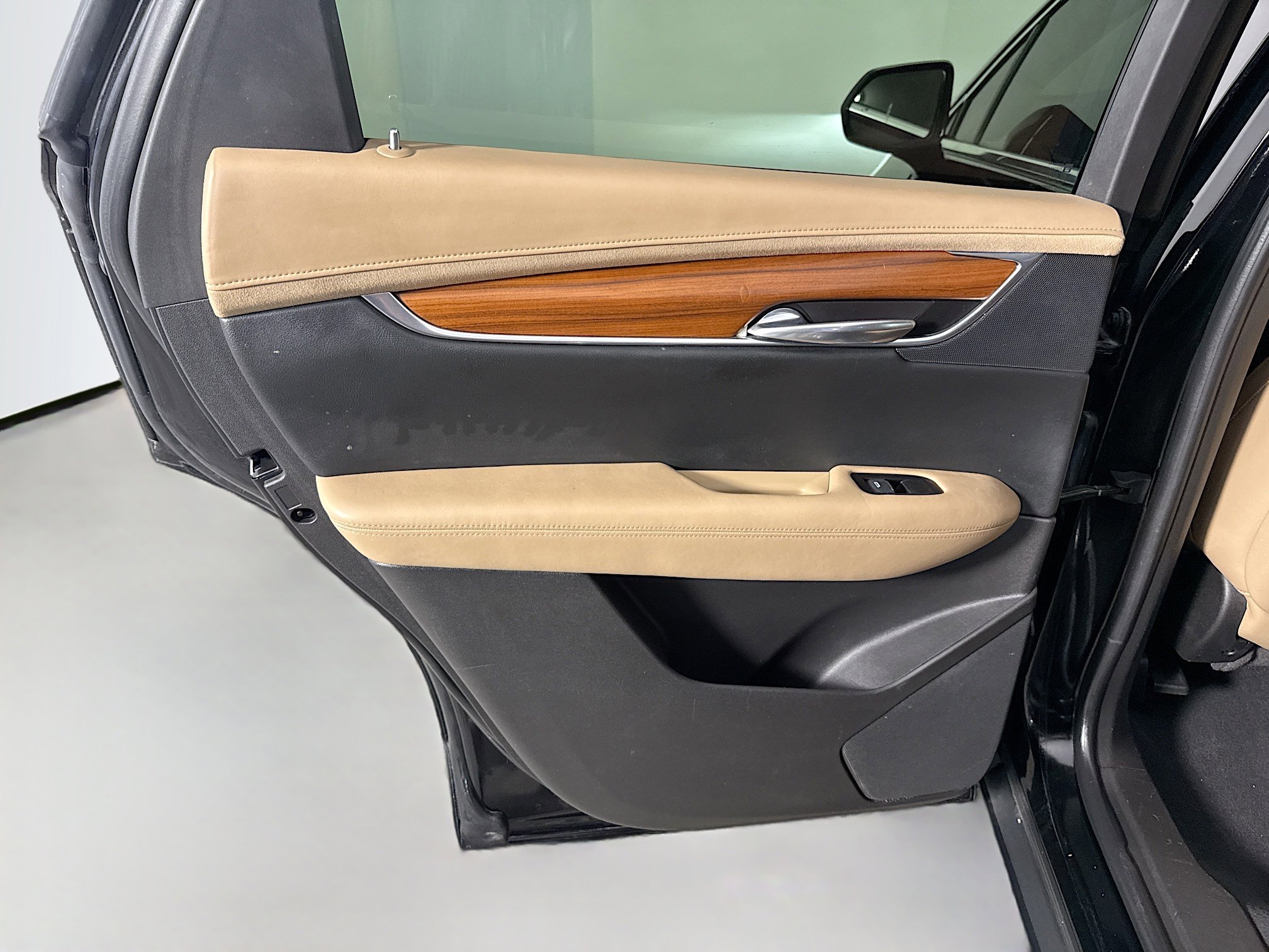 Used 2017 Cadillac XT5 Platinum image 26