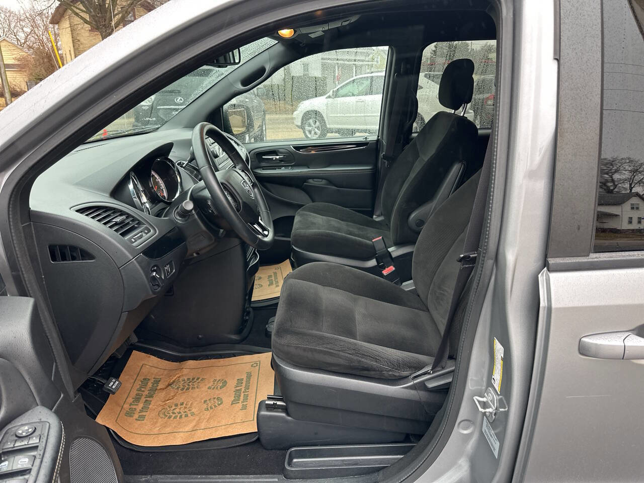 Used 2015 Dodge Grand Caravan SE image 16