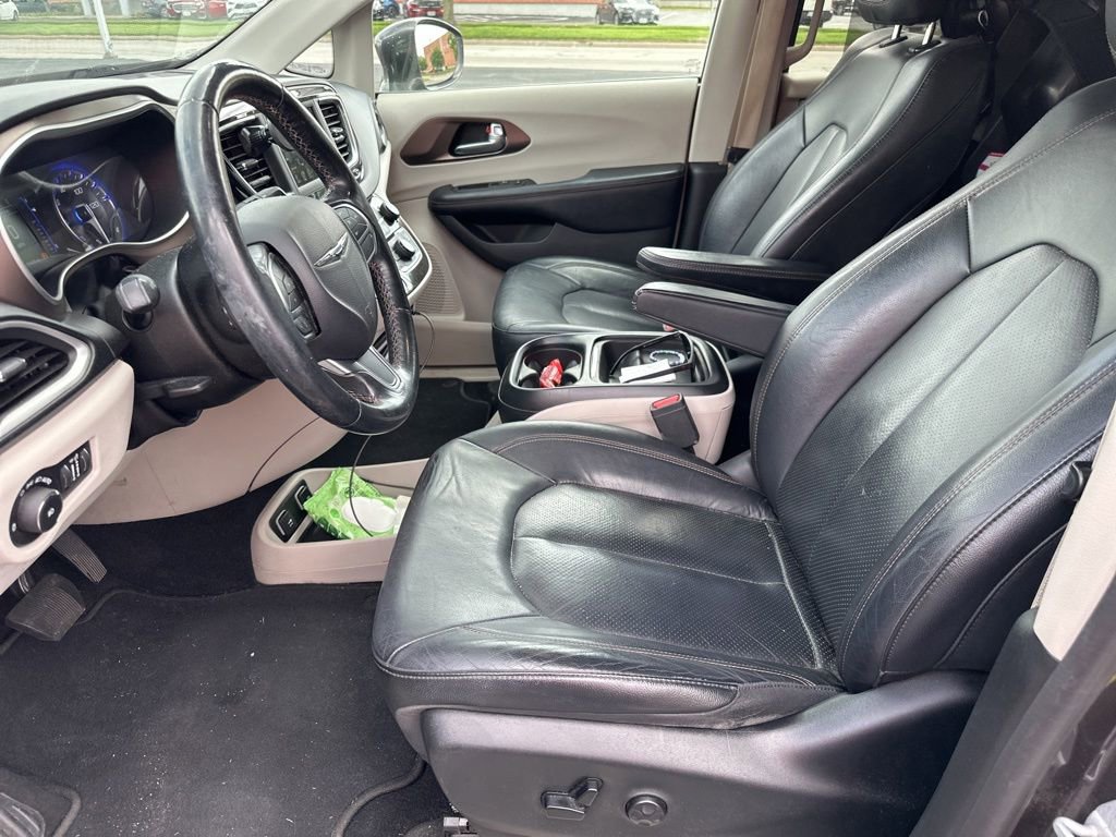 Used 2019 Chrysler Pacifica Touring-L FWD image 12