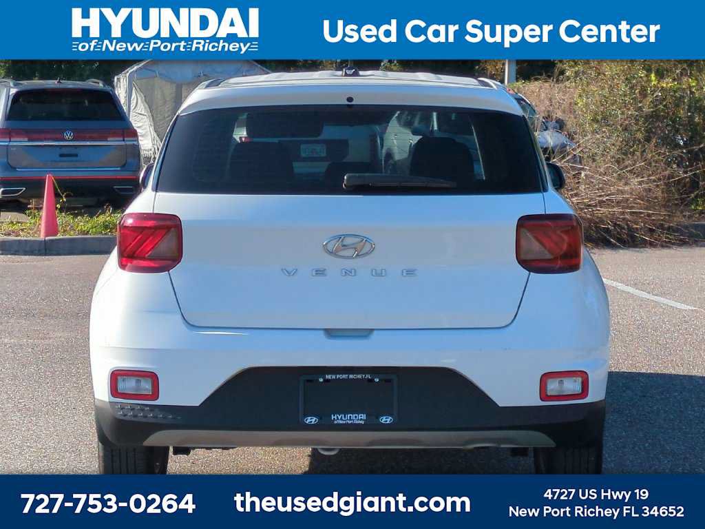 Used 2026 Hyundai Venue SE FWD image 4