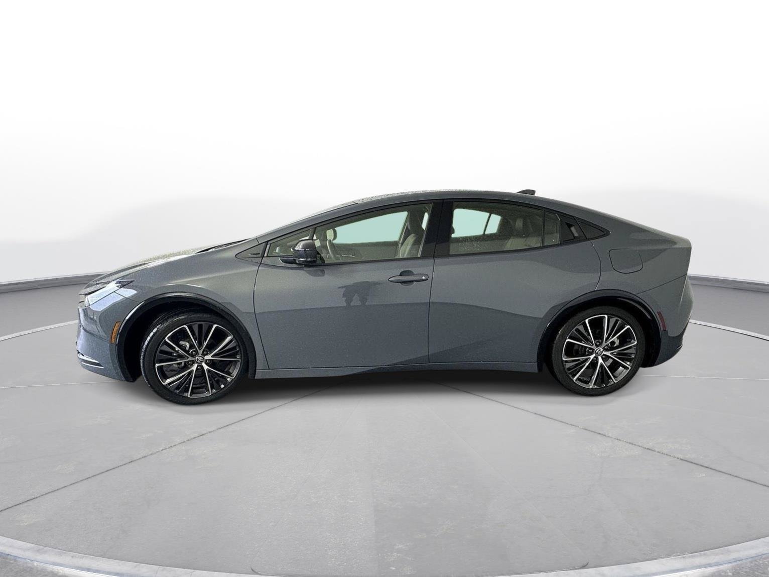 Used 2025 Toyota Prius XLE FWD image 9