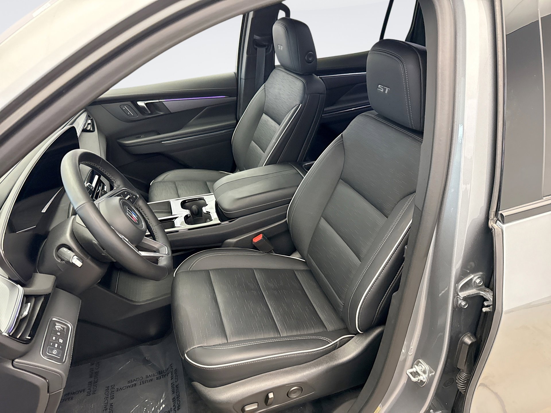 Used 2025 Buick Enclave Sport Touring AWD/4WD image 11