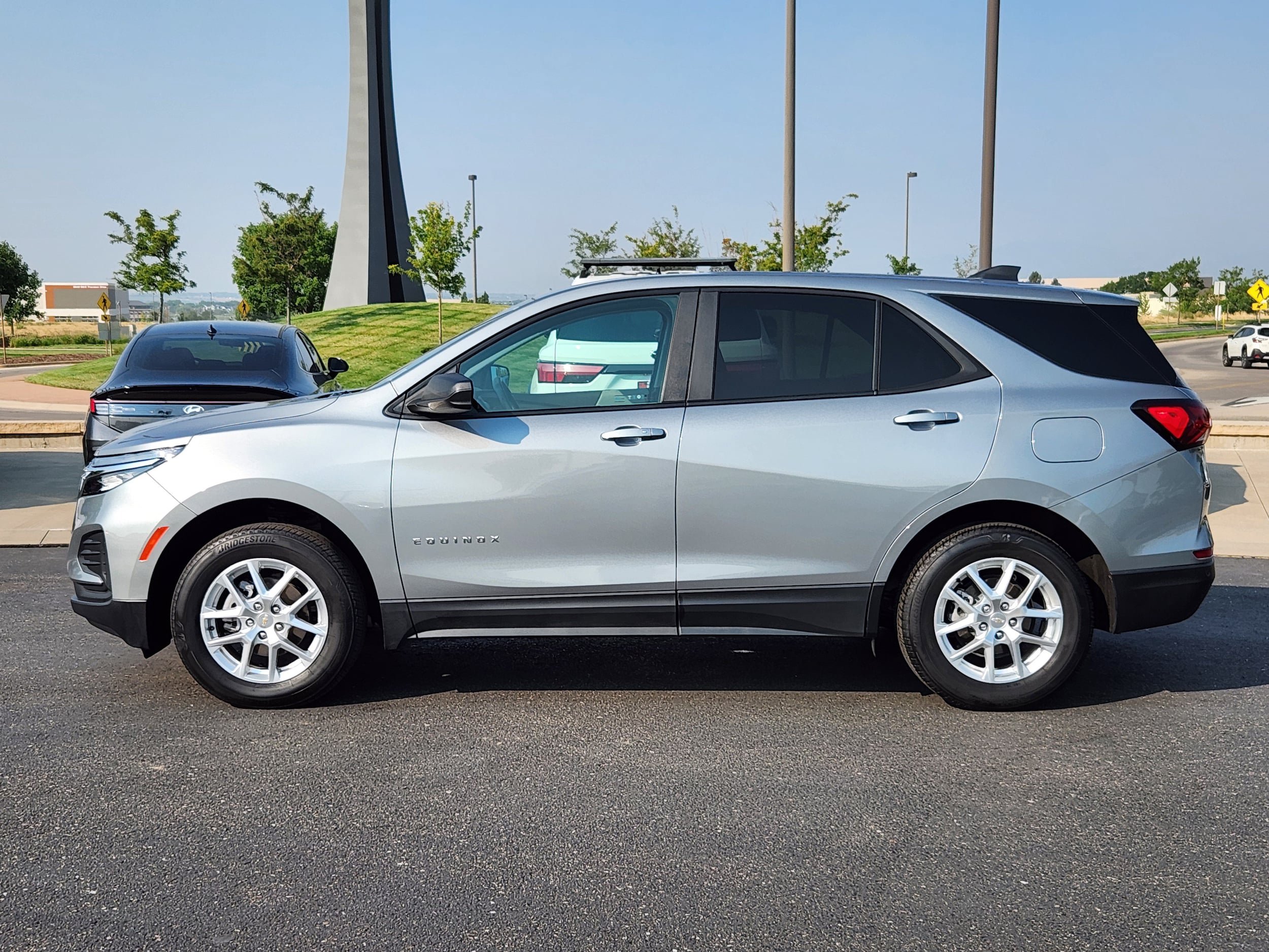 Used 2024 Chevrolet Equinox LS w/ LS Convenience Package AWD/4WD image 2