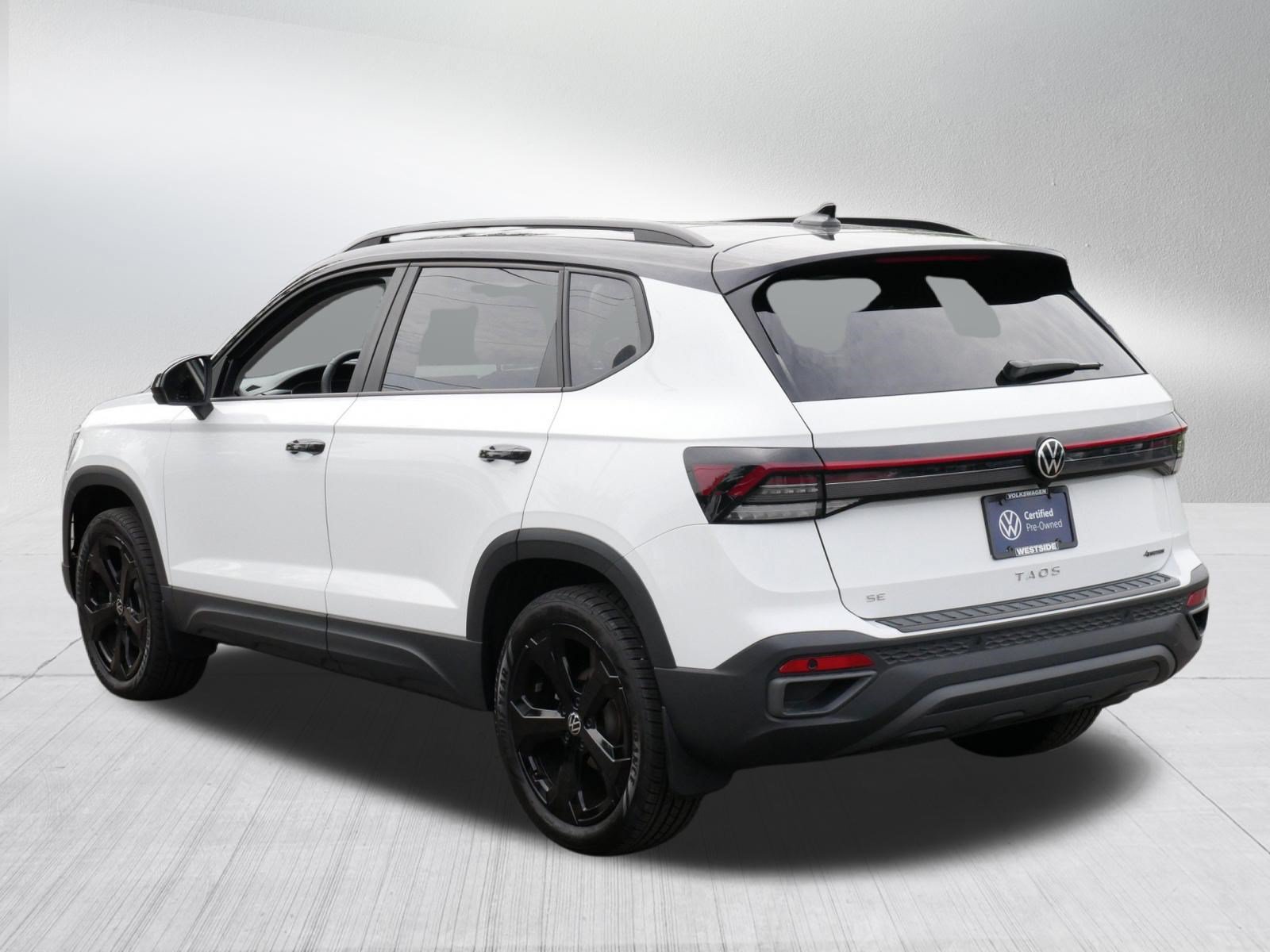 Certified 2025 Volkswagen Taos SE AWD/4WD image 5