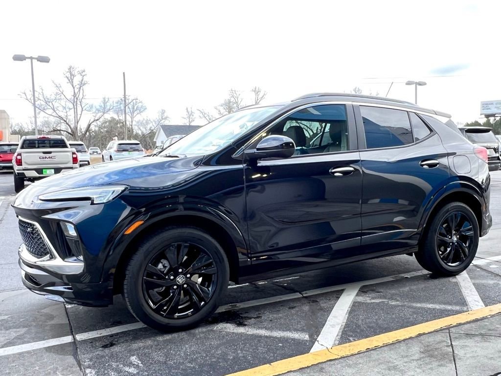 Used 2024 Buick Encore GX Sport Touring image 10