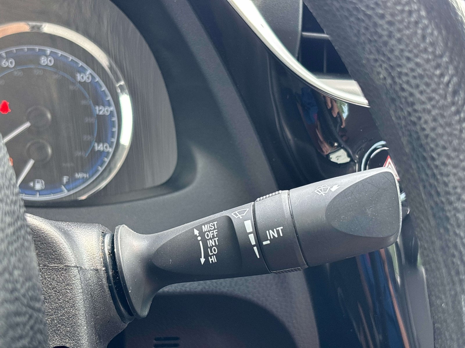 Used 2018 Toyota Corolla LE FWD image 24