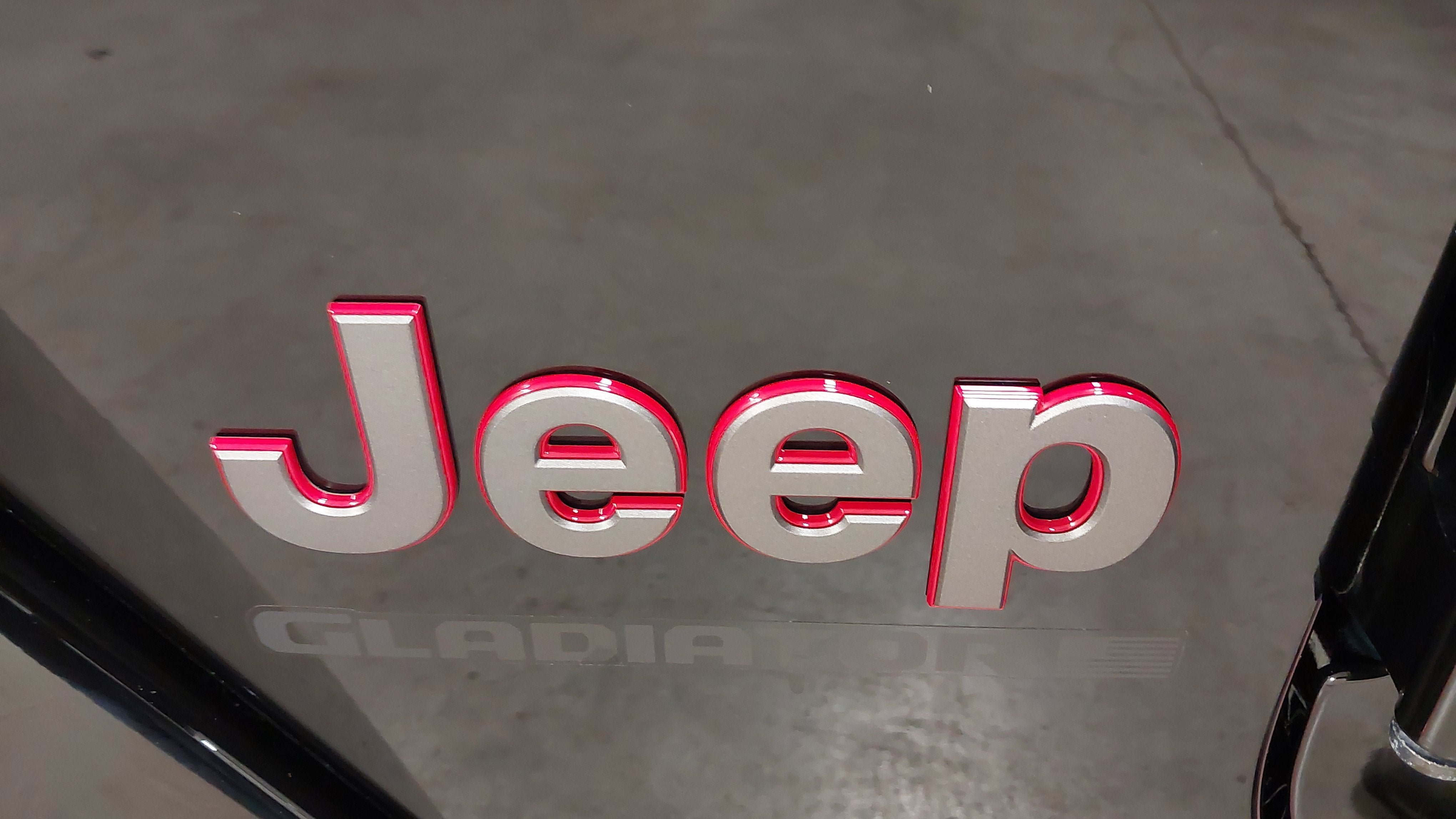 Used 2025 Jeep Gladiator Rubicon w/ Dual Top Group AWD/4WD image 33