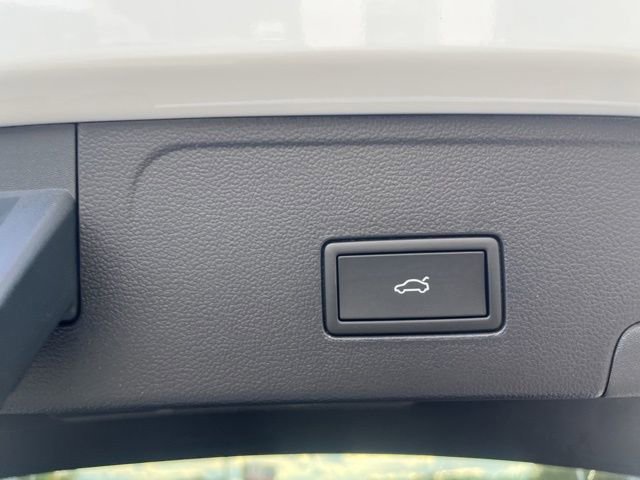 New 2026 Volkswagen Atlas Cross Sport SEL Premium R-Line image 31