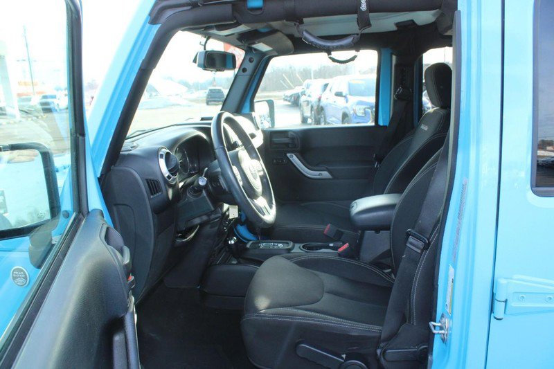 Used 2017 Jeep Wrangler Unlimited Sahara w/ Connectivity Group image 9