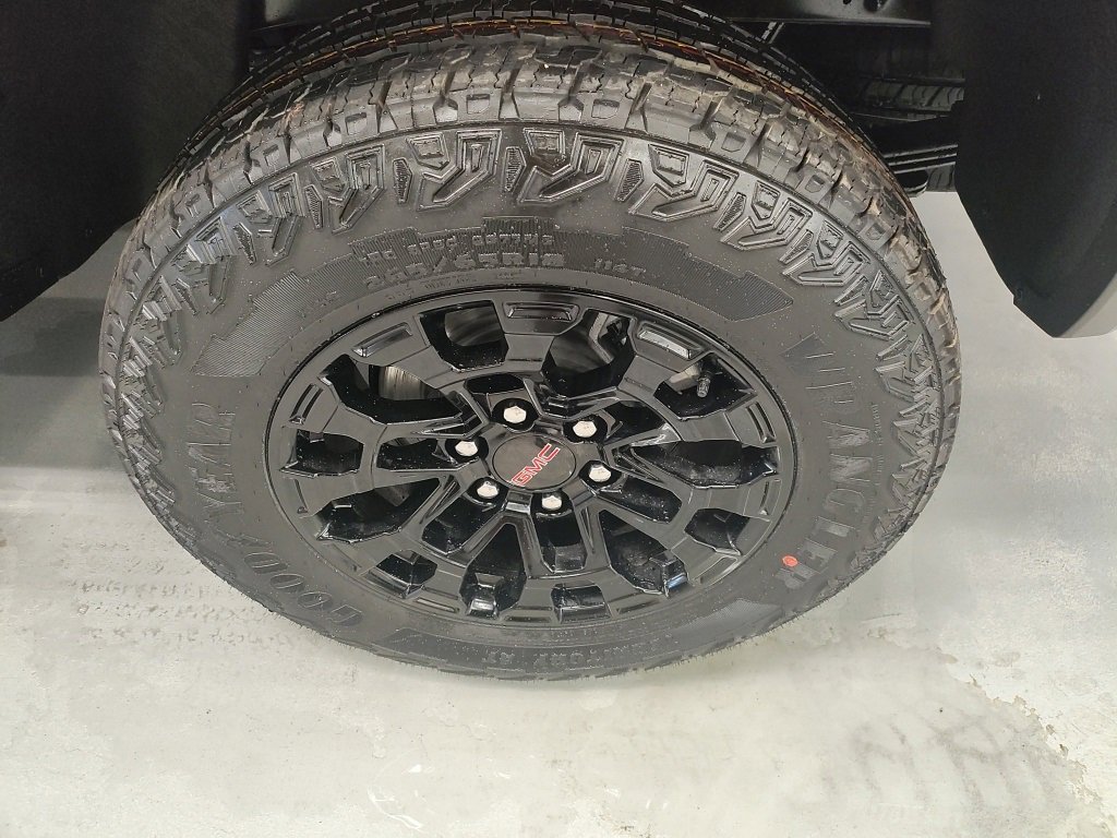 New 2026 GMC Canyon Elevation w/ Convenience Package image 18