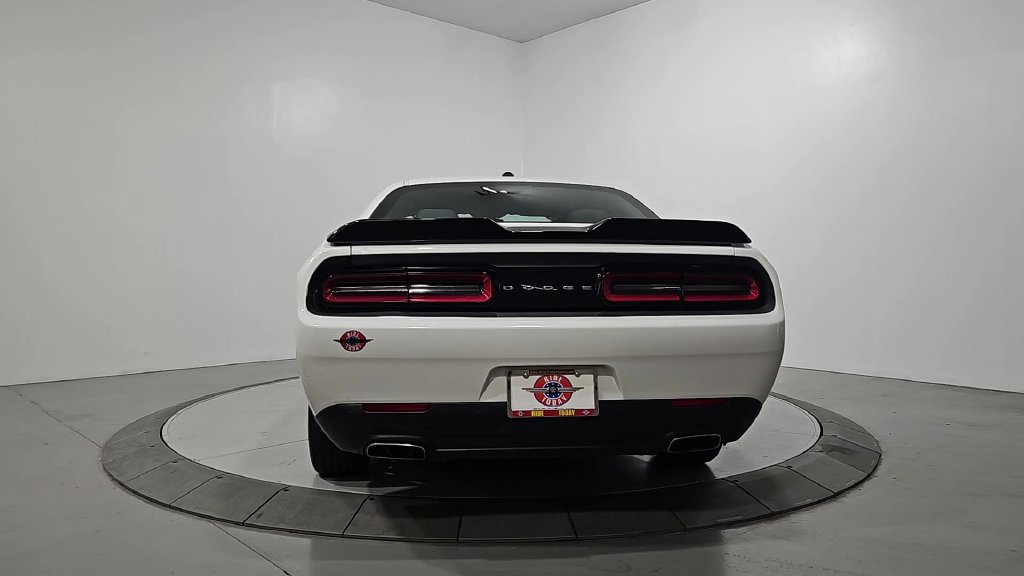 Used 2016 Dodge Challenger SXT w/ Driver Convenience Group RWD image 4
