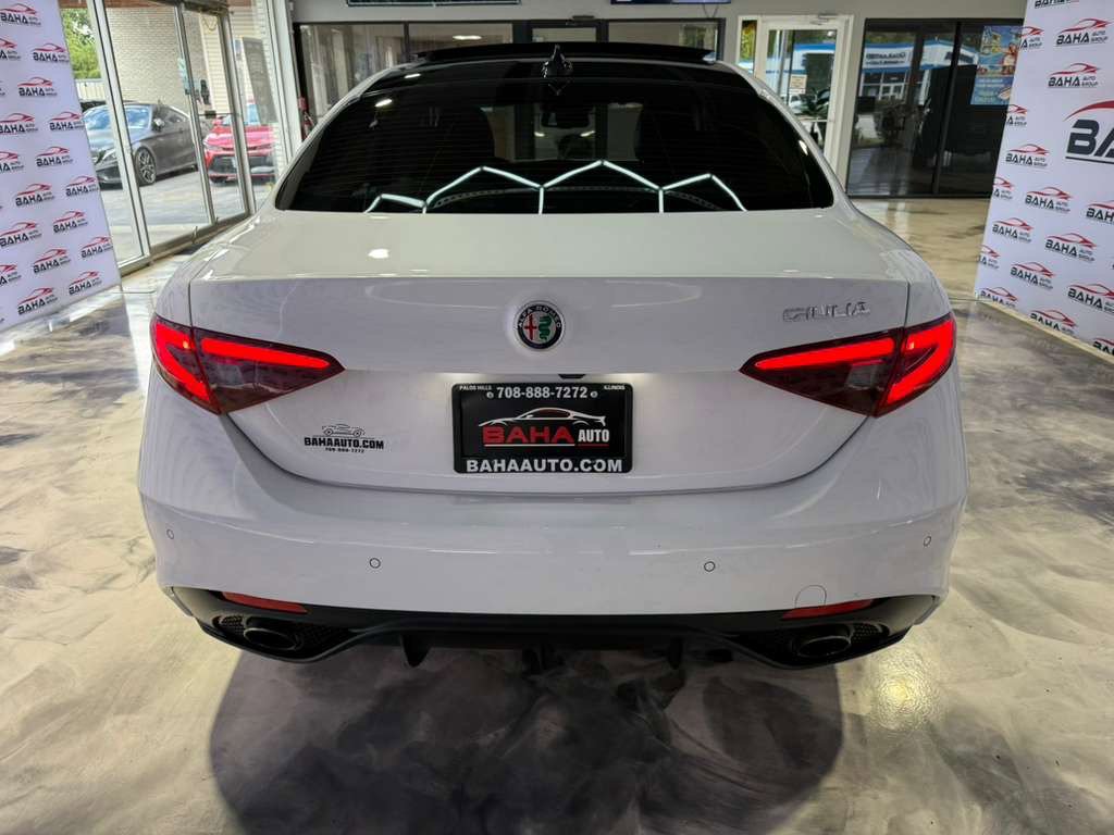 Used 2017 Alfa Romeo Giulia RWD image 8