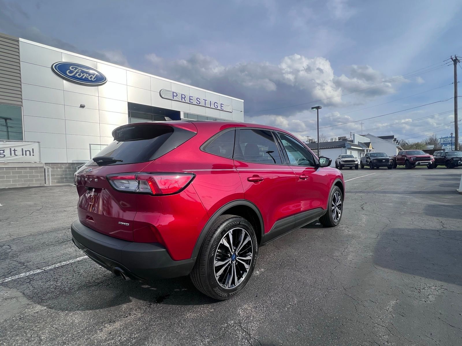 Used 2022 Ford Escape SE w/ SE Sport Appearance Package image 7