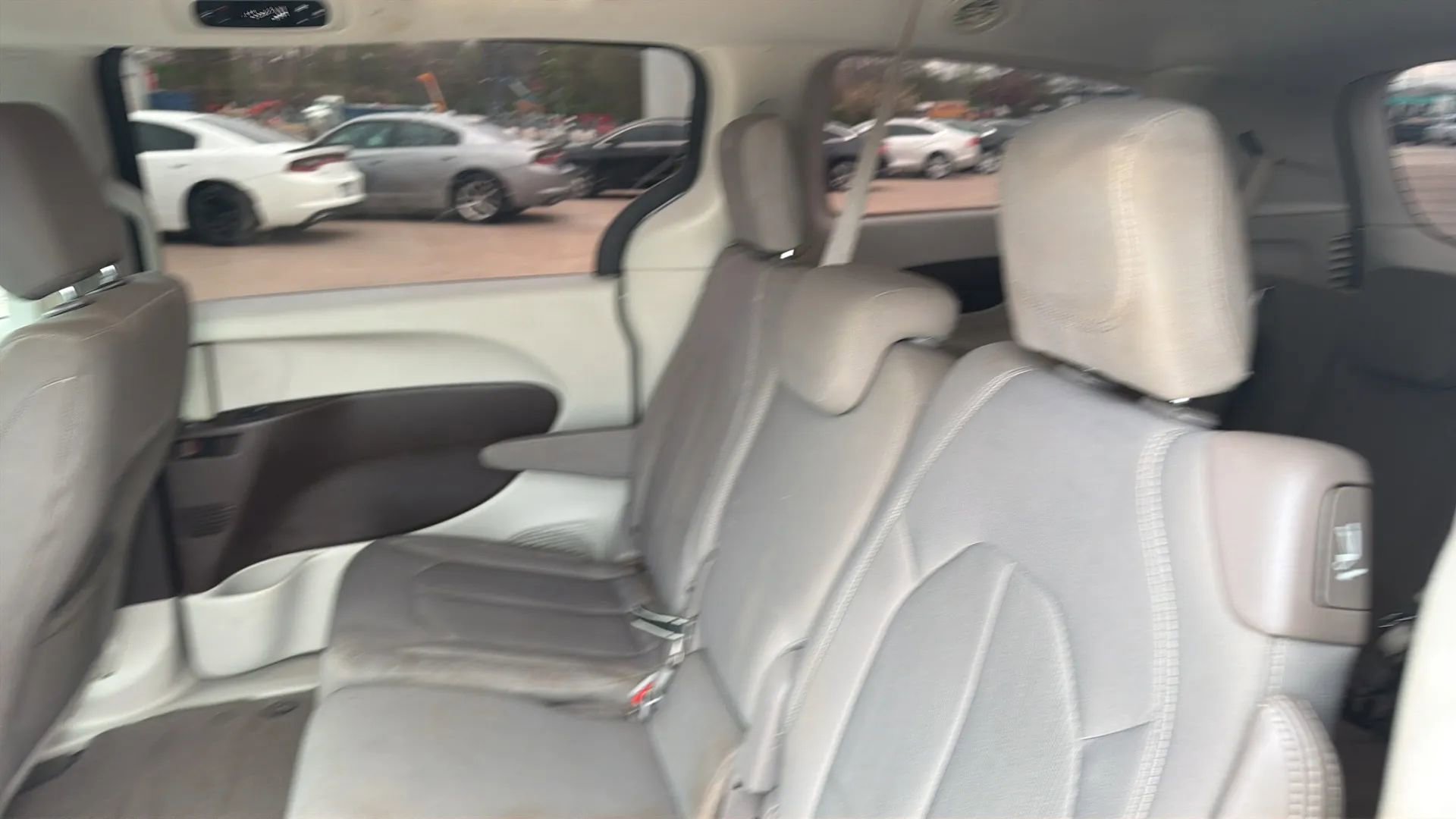 Used 2017 Chrysler Pacifica Touring image 36