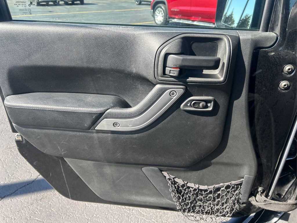 Used 2016 Jeep Wrangler Unlimited Rubicon AWD/4WD image 17