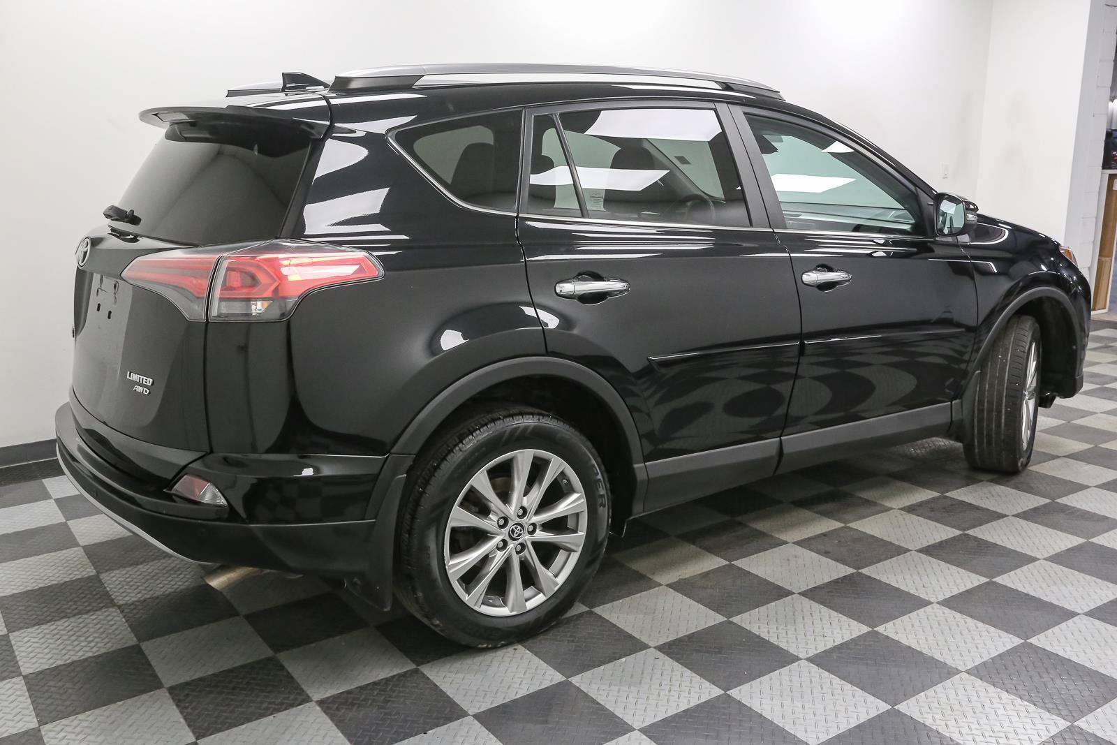 Used 2018 Toyota RAV4 Limited w/ Advanced Technology Package AWD/4WD image 8