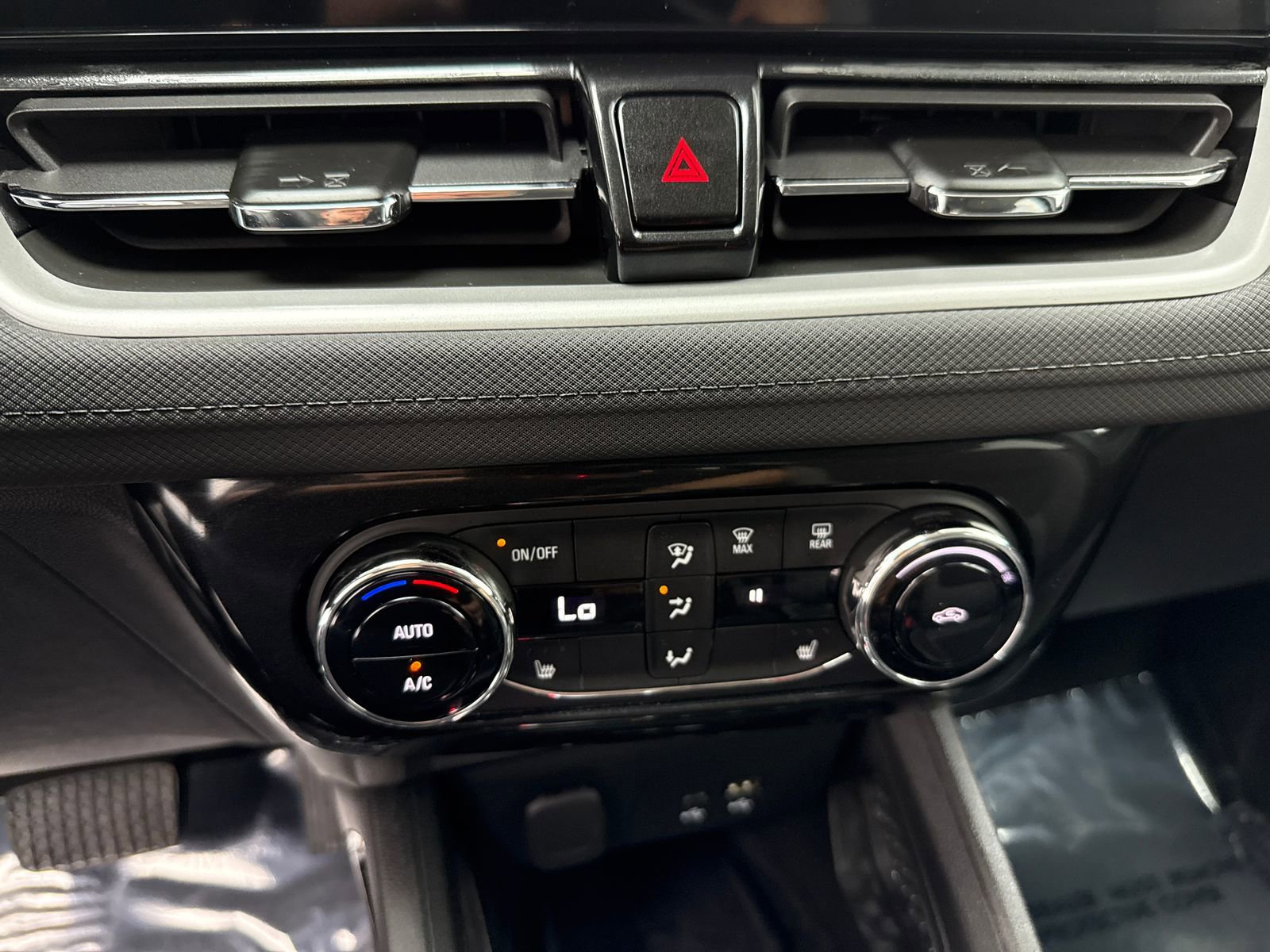 Used 2026 Chevrolet TrailBlazer LT w/ Convenience Package FWD image 28