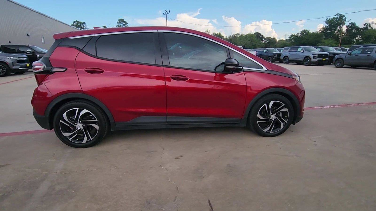 Used 2023 Chevrolet Bolt LT w/ Infotainment Package FWD image 9