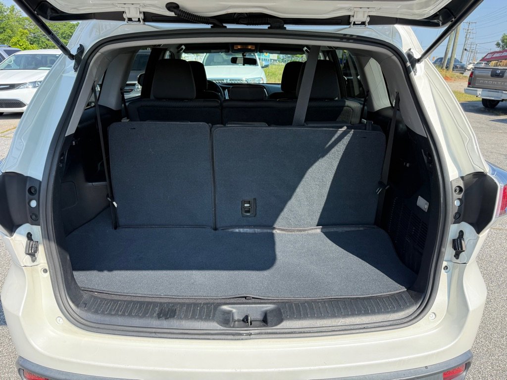 Used 2015 Toyota Highlander LE FWD image 14