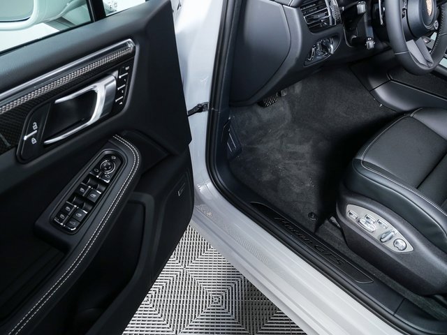 New 2026 Porsche Macan GTS image 8