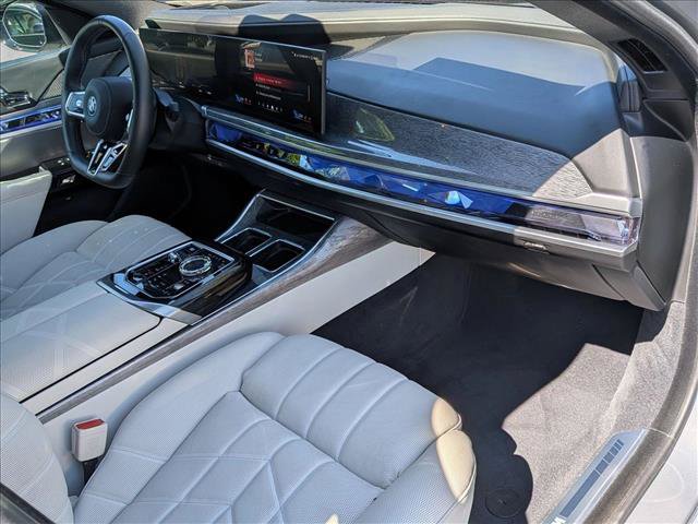 Used 2025 BMW i7 M70 AWD/4WD image 24