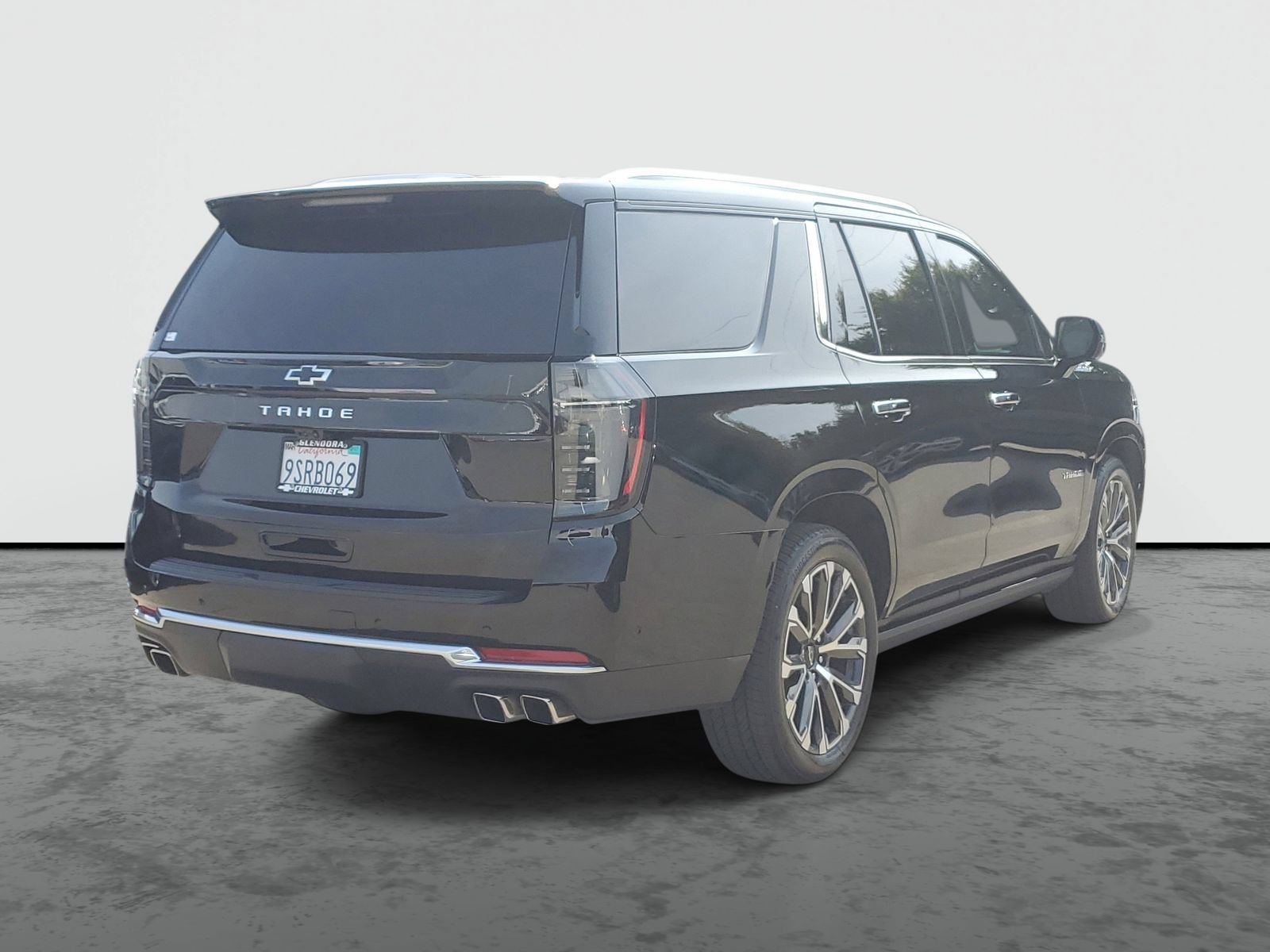Used 2025 Chevrolet Tahoe High Country AWD/4WD image 4
