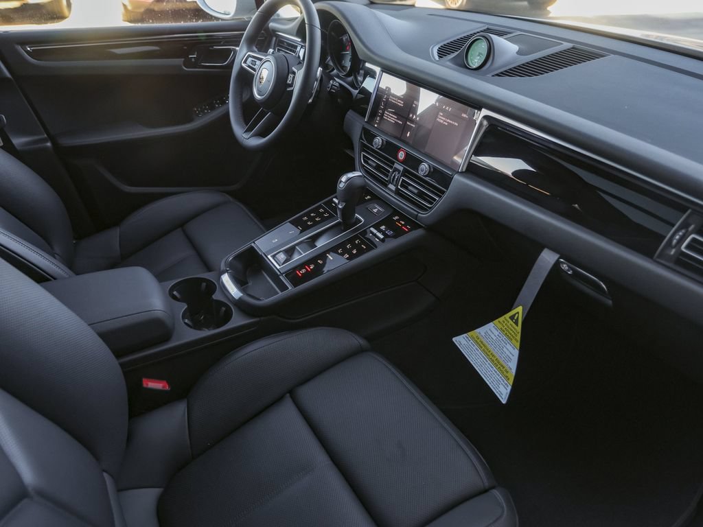 New 2025 Porsche Macan AWD/4WD image 38