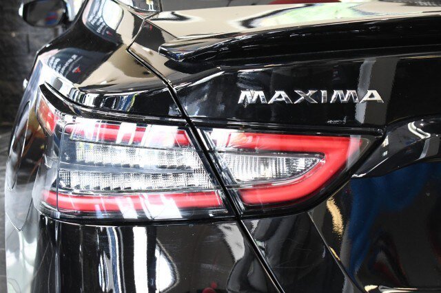 Used 2023 Nissan Maxima SR w/ Sport Mat Group FWD image 13