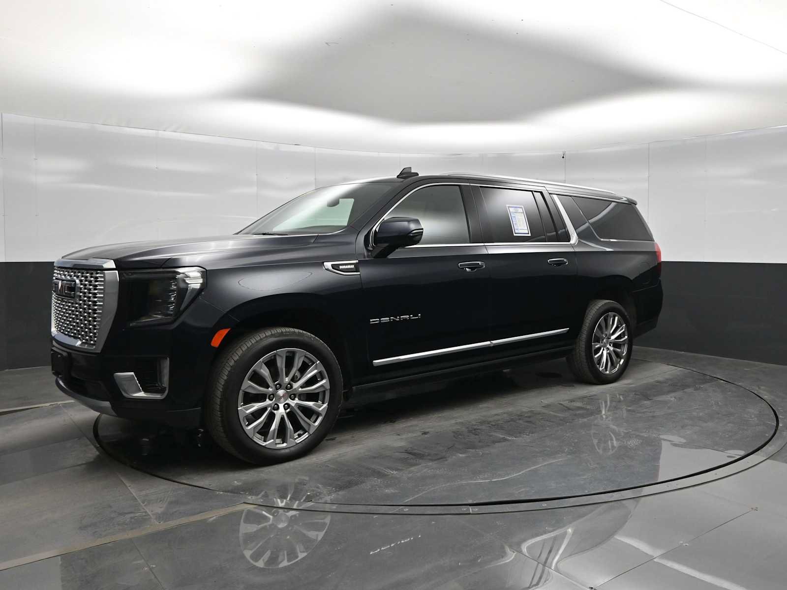 Used 2023 GMC Yukon XL Denali w/ Max Trailering Package AWD/4WD image 4