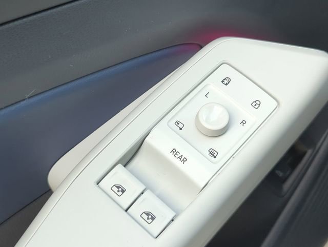 Certified 2023 Volkswagen ID.4 Pro S Plus image 17