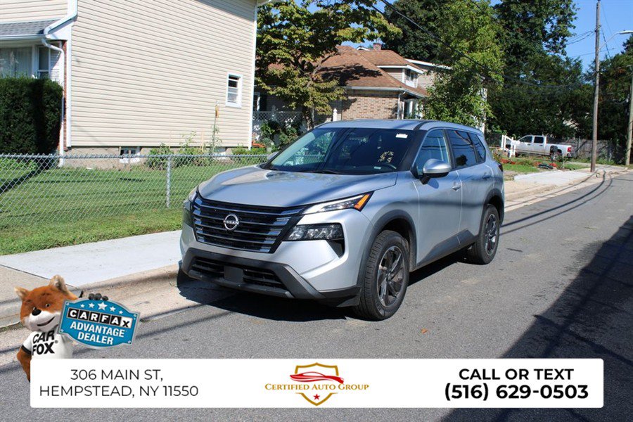 Used 2024 Nissan Rogue SV FWD image 3