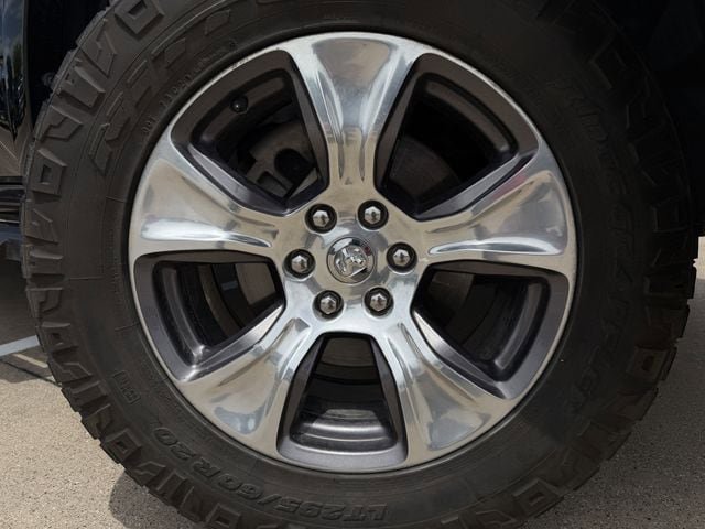 Used 2019 RAM 1500 Laramie AWD/4WD image 11