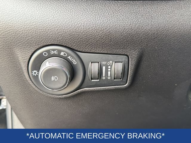 Used 2025 Jeep Compass Latitude w/ Sun & Sound Group AWD/4WD image 13