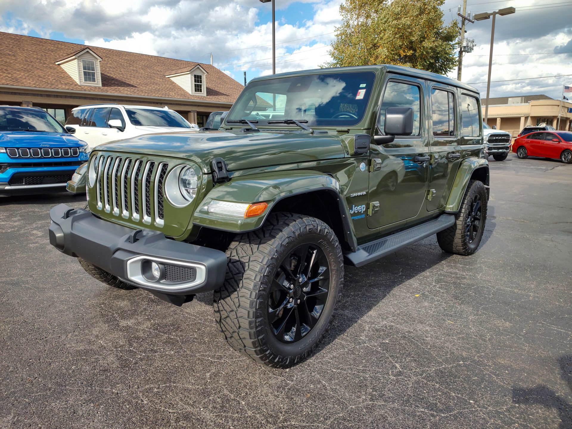 Used 2021 Jeep Wrangler Unlimited Sahara w/ Cold Weather Group image 23
