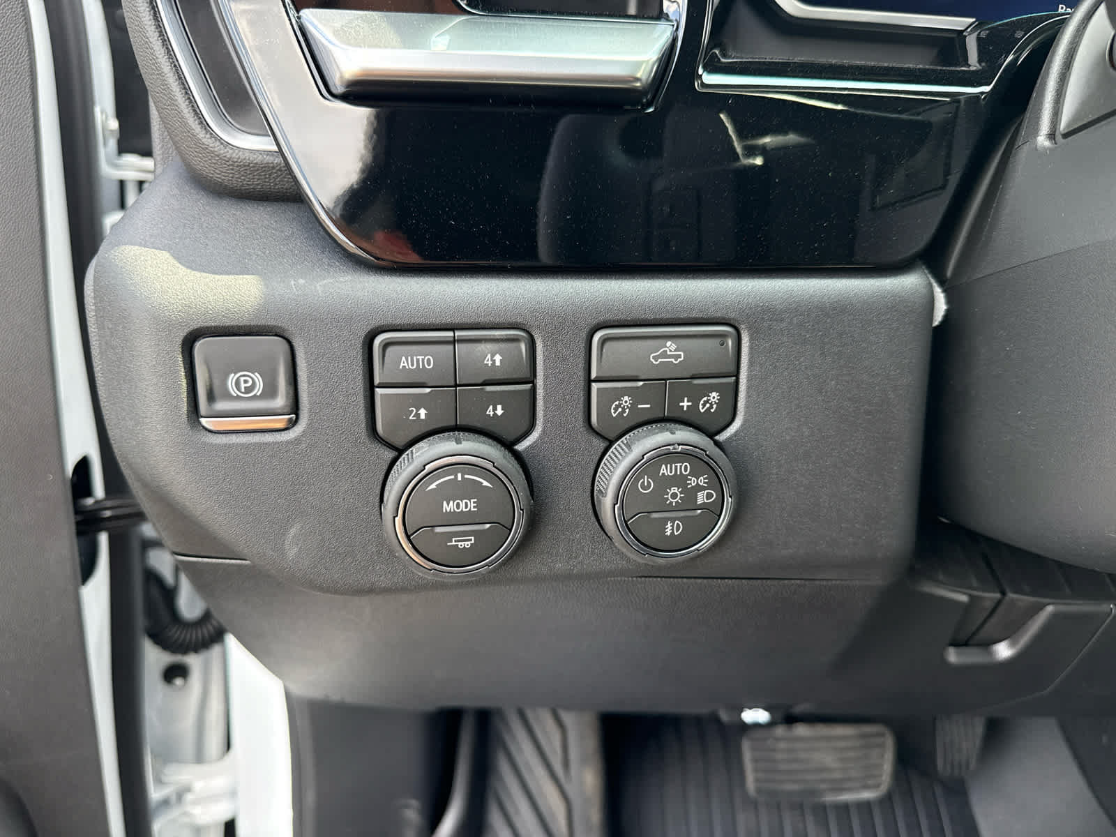 New 2026 Chevrolet Silverado 1500 RST w/ Convenience Package II AWD/4WD image 15