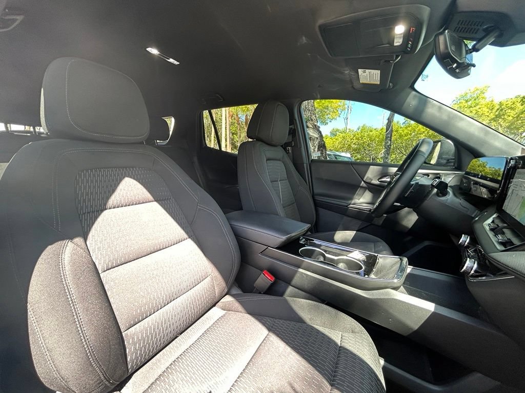 Used 2025 Chevrolet Equinox LT w/ Safety and Technology Package FWD image 34